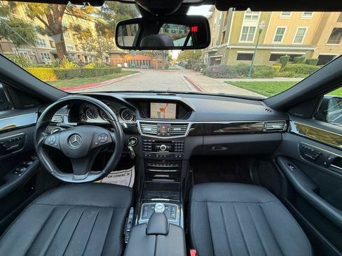 Used 2010 Mercedes-Benz E 550 Sedan image 43