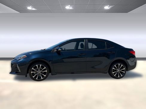 Used 2018 Toyota Corolla SE FWD image 2