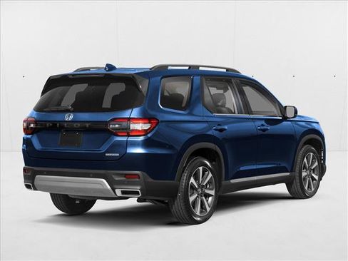 New 2025 Honda Pilot Touring image 2