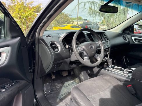 Used 2016 Nissan Pathfinder SV w/ SV Cold Weather Package image 11