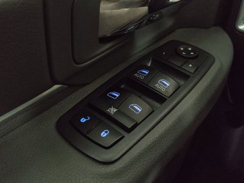 Used 2017 RAM 1500 Classic SLT RWD image 27