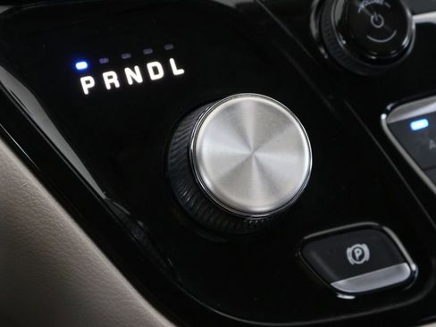 Used 2020 Chrysler Pacifica Touring-L image 42