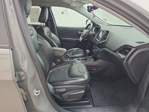 Used 2019 Jeep Cherokee Trailhawk w/ Cold Weather Group image 34