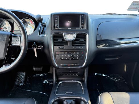 Used 2015 Chrysler Town & Country S w/ Driver Convenience Group image 11