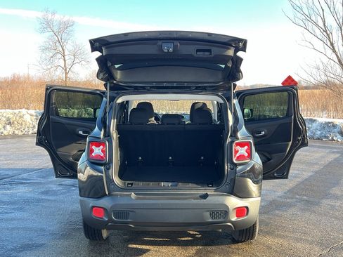 Used 2017 Jeep Renegade Latitude w/ Cold Weather Group image 35