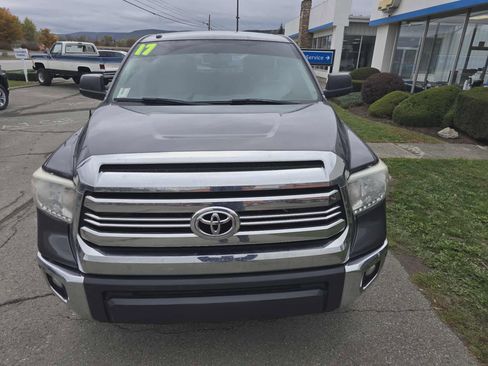 Used 2017 Toyota Tundra SR5 image 8