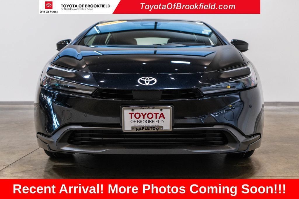 Used 2025 Toyota Prius LE FWD image 2
