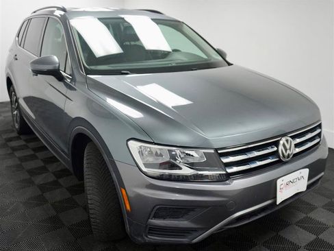 Used 2019 Volkswagen Tiguan SE image 11