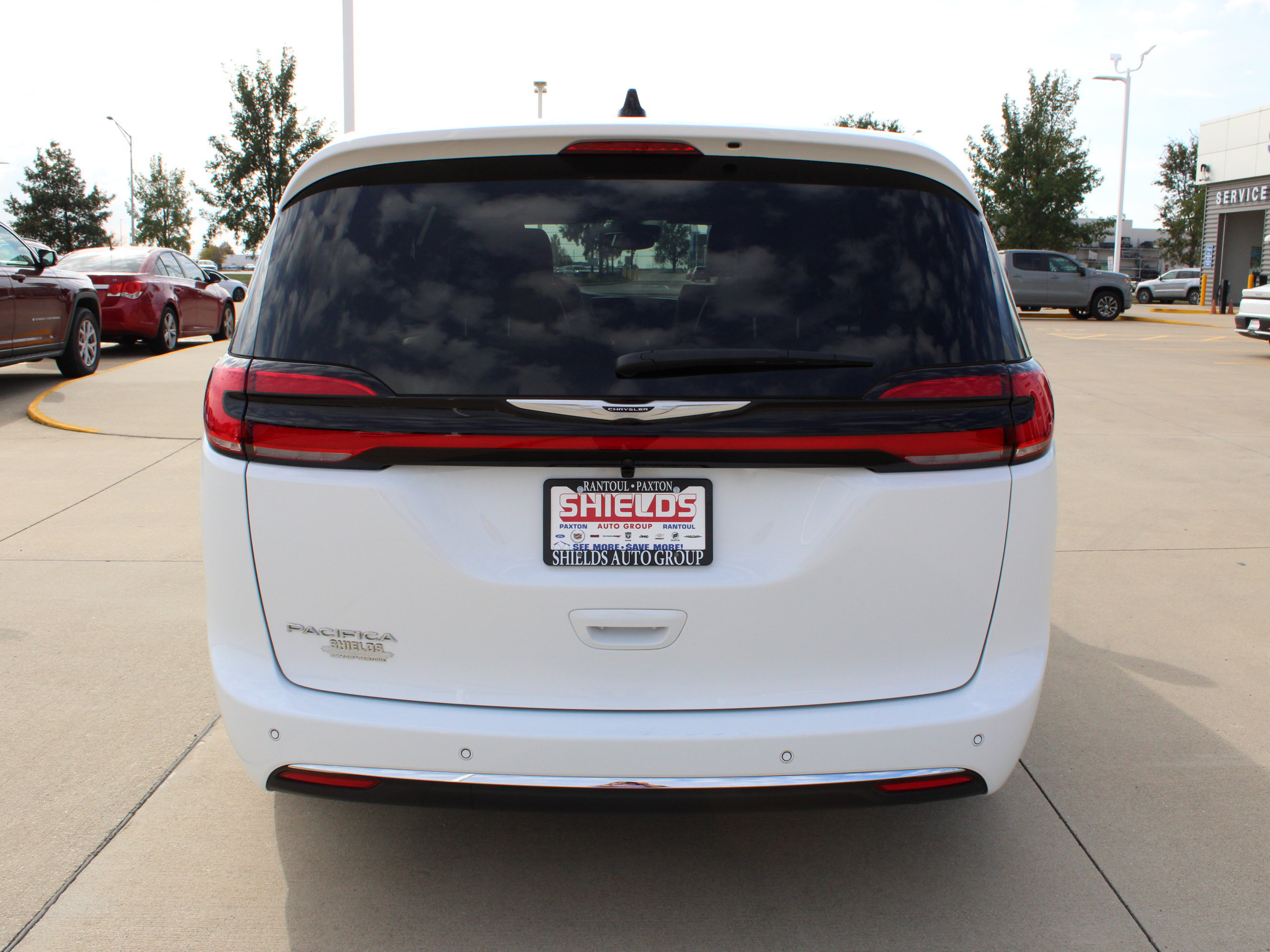 Used 2026 Chrysler Pacifica Select FWD image 5