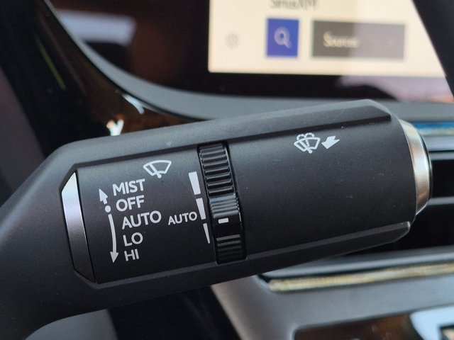 Used 2025 Lexus ES 300h w/ Technology Package FWD image 11