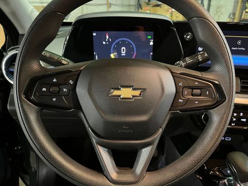 Used 2025 Chevrolet Trax LT image 27