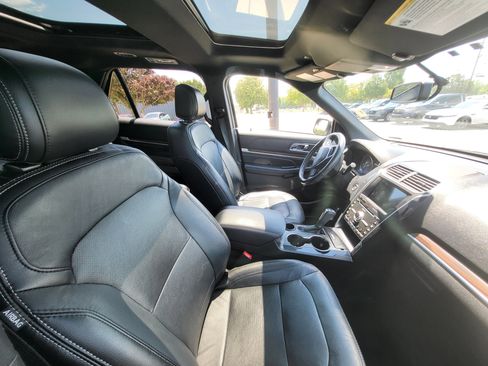 Used 2017 Ford Explorer Limited FWD image 8