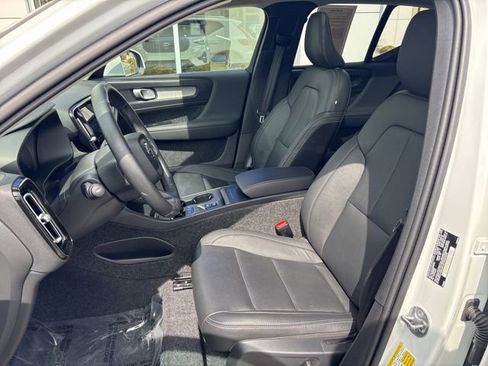 Used 2025 Volvo XC40 B5 Core AWD/4WD image 18