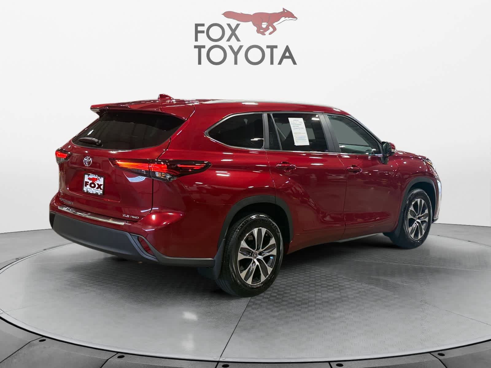 Used 2025 Toyota Highlander XLE AWD/4WD image 6