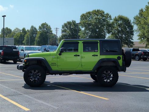Used 2013 Jeep Wrangler Unlimited Sport AWD/4WD image 2