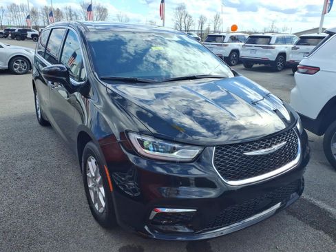 New 2026 Chrysler Pacifica Select image 1