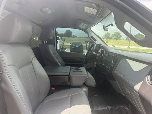 Used 2015 Ford F550 4x4 Regular Cab Super Duty image 9