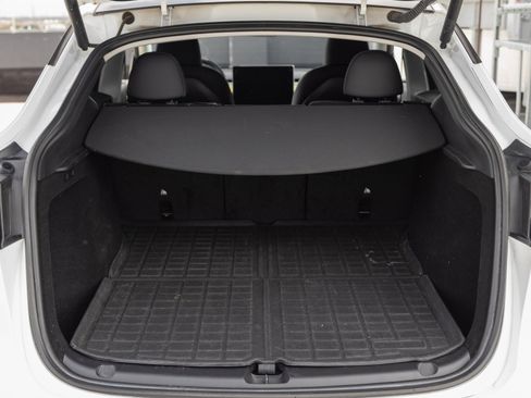 Used 2022 Tesla Model Y Long Range image 27