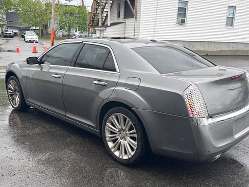Used 2011 Chrysler 300 C RWD image 4