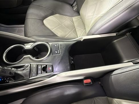 Used 2019 Toyota Camry XLE image 25