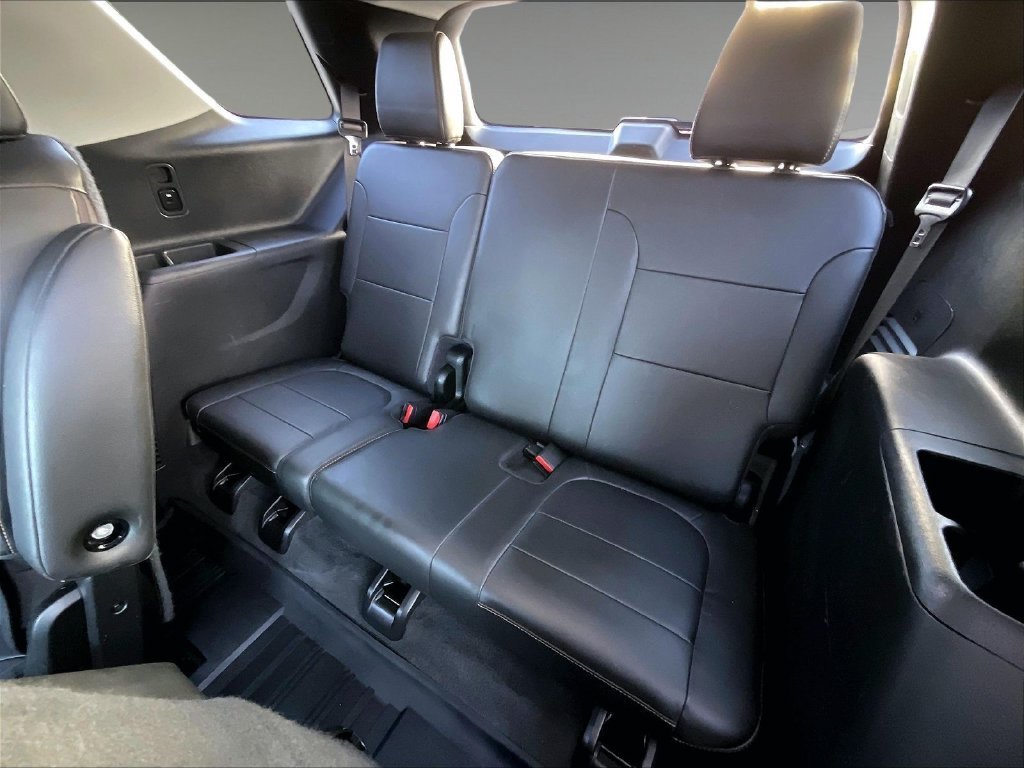 Used 2019 Chevrolet Traverse LT w/ LT Premium Package AWD/4WD image 16