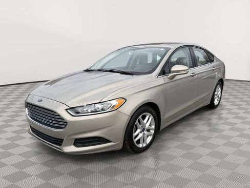 Used 2015 Ford Fusion SE image 3