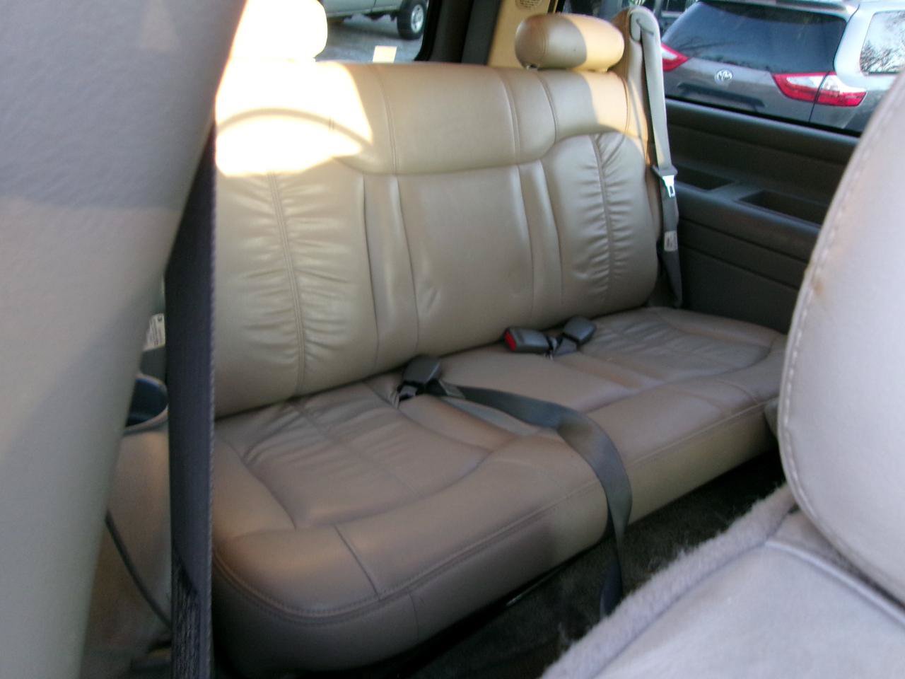 Used 2001 Chevrolet Suburban LT w/ LT Preferred Equipment Group RWD image 7