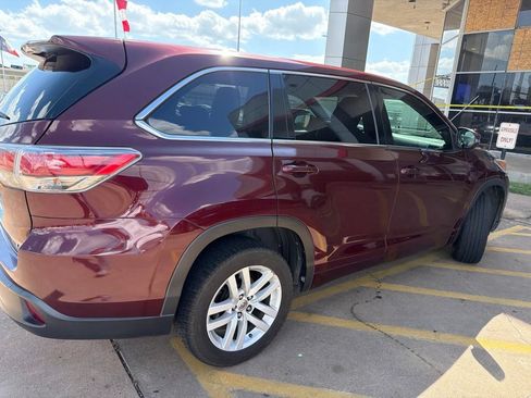 Used 2015 Toyota Highlander LE FWD image 3