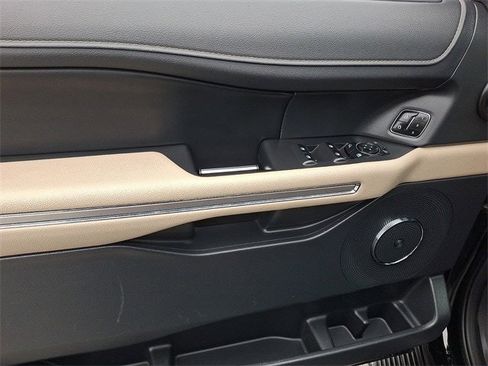 Used 2024 Ford Expedition Max Limited image 11