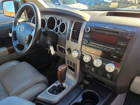 Used 2010 Toyota Tundra Limited image 10