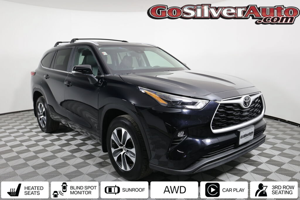 Used 2023 Toyota Highlander XLE AWD/4WD image 1