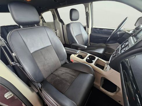 Used 2020 Dodge Grand Caravan SXT image 44