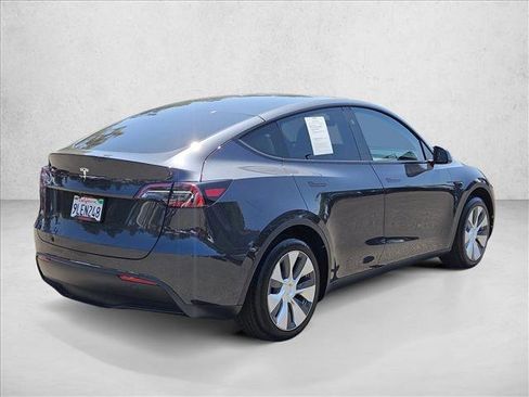 Used 2024 Tesla Model Y 2WD image 5