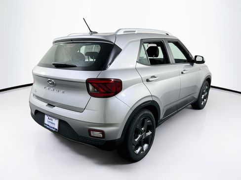 Used 2023 Hyundai Venue SEL FWD image 5