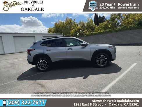 Certified 2024 Chevrolet Trax LT w/ Sunroof Package image 13