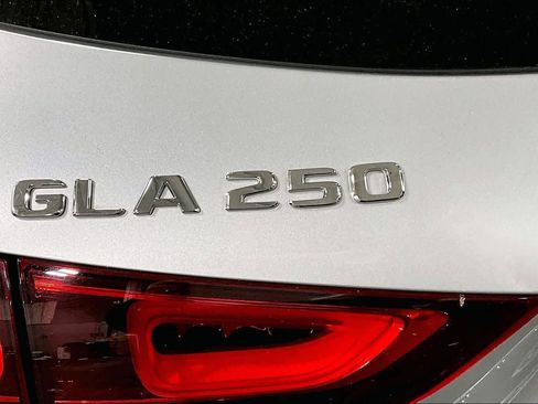 Used 2021 Mercedes-Benz GLA 250 GLA 250 image 10