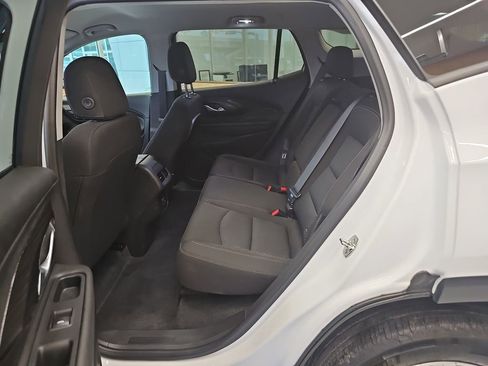 Used 2024 GMC Terrain SLE image 30