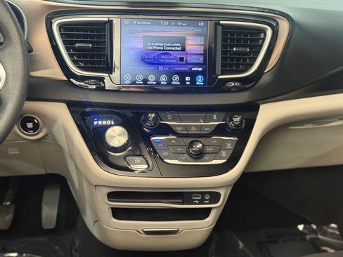 Used 2017 Chrysler Pacifica Touring Plus w/ Security Group FWD image 14