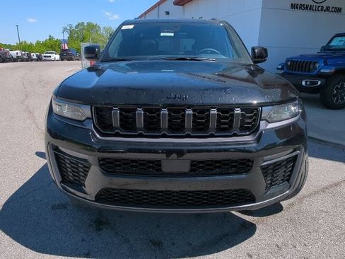 New 2026 Jeep Grand Cherokee L Limited w/ Limited Altitude Package AWD/4WD image 4