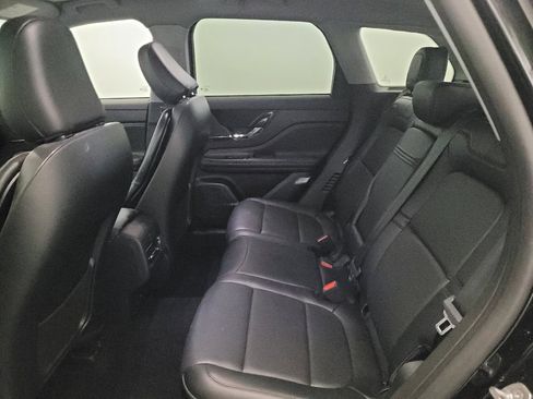 Used 2022 Lincoln Corsair AWD w/ Premium Package image 18