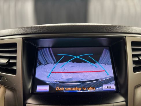 Used 2013 Lexus LX 570 4WD w/ Luxury Pkg image 36