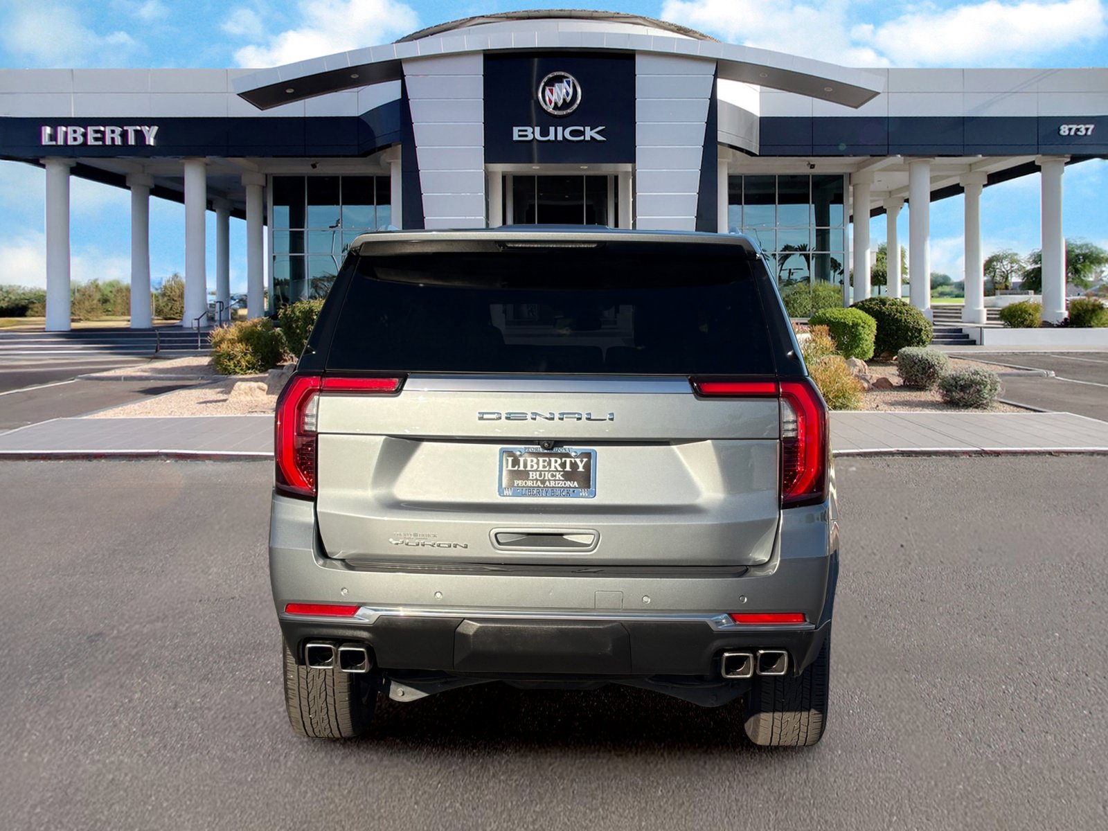 Used 2025 GMC Yukon XL Denali AWD/4WD image 8