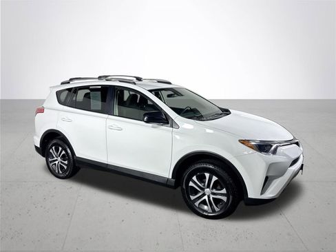 Used 2017 Toyota RAV4 LE image 4