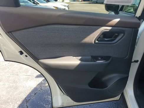 Used 2023 Nissan Rogue S FWD image 7