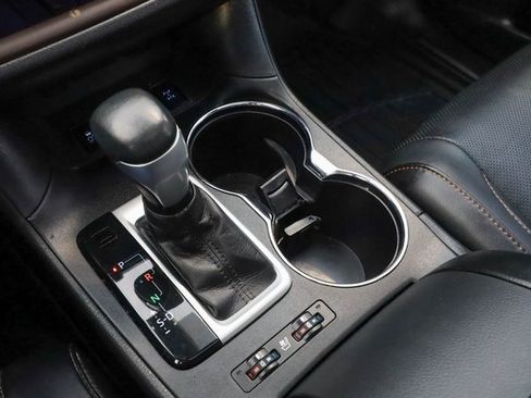 Used 2017 Toyota Highlander Limited image 10