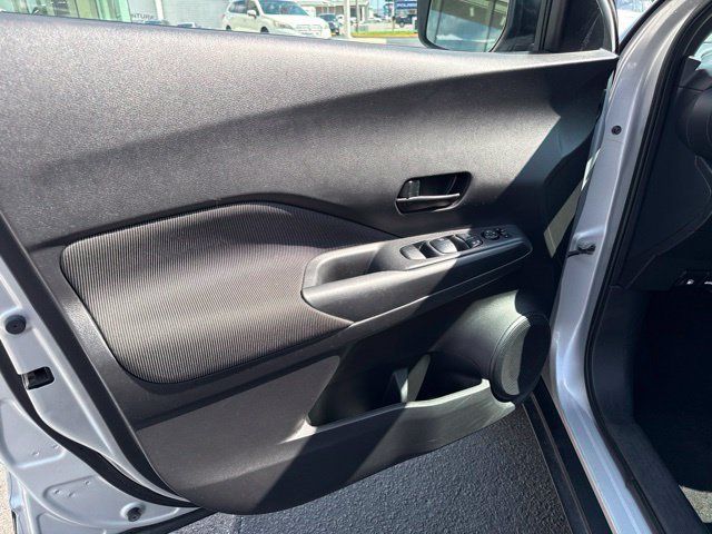 Used 2018 Nissan Kicks S FWD image 8