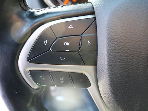 Used 2019 Jeep Grand Cherokee Altitude AWD/4WD image 19