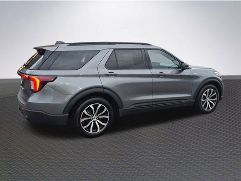 Certified 2025 Ford Explorer ST-Line image 4