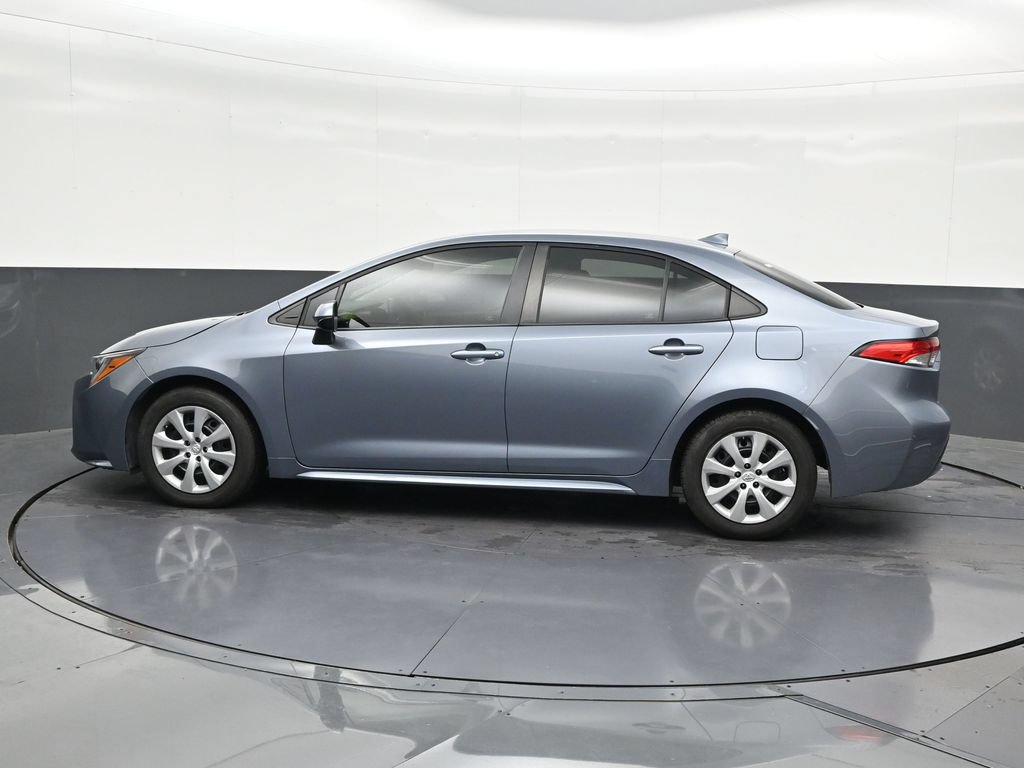 Used 2020 Toyota Corolla LE FWD image 2