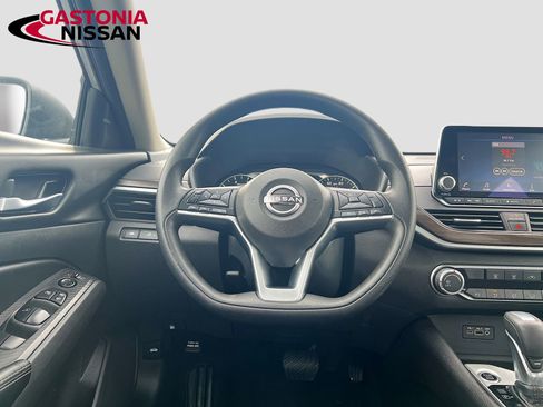 Used 2024 Nissan Altima 2.5 SV image 27